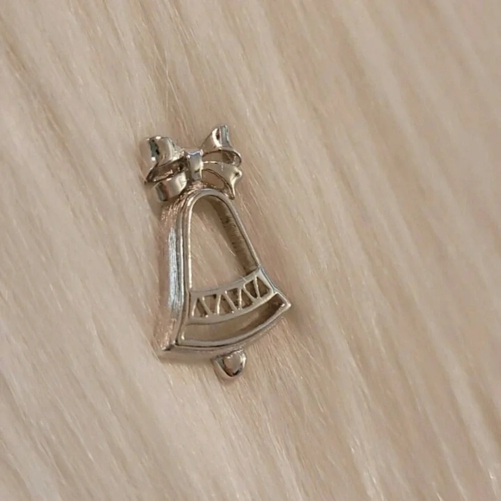 Vintage Avon Christmas Bell Pin Silver Tone Metal Holidays MCM Modernist 5972